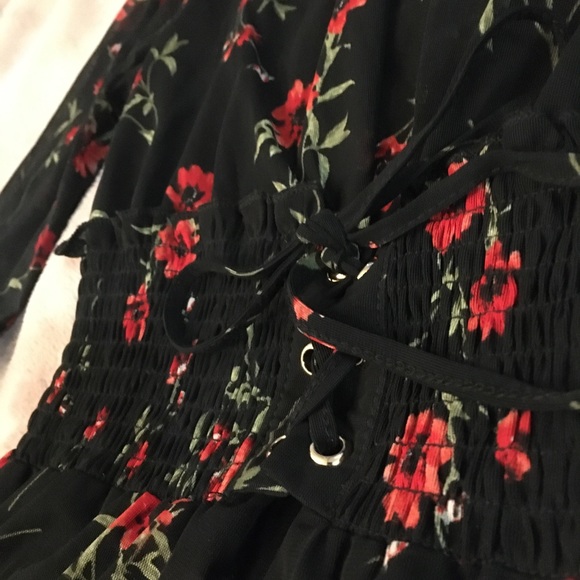 Gorgeous floral blouse - Picture 4 of 7